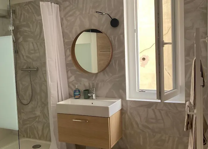 Lumineux Au Centre Historique, *